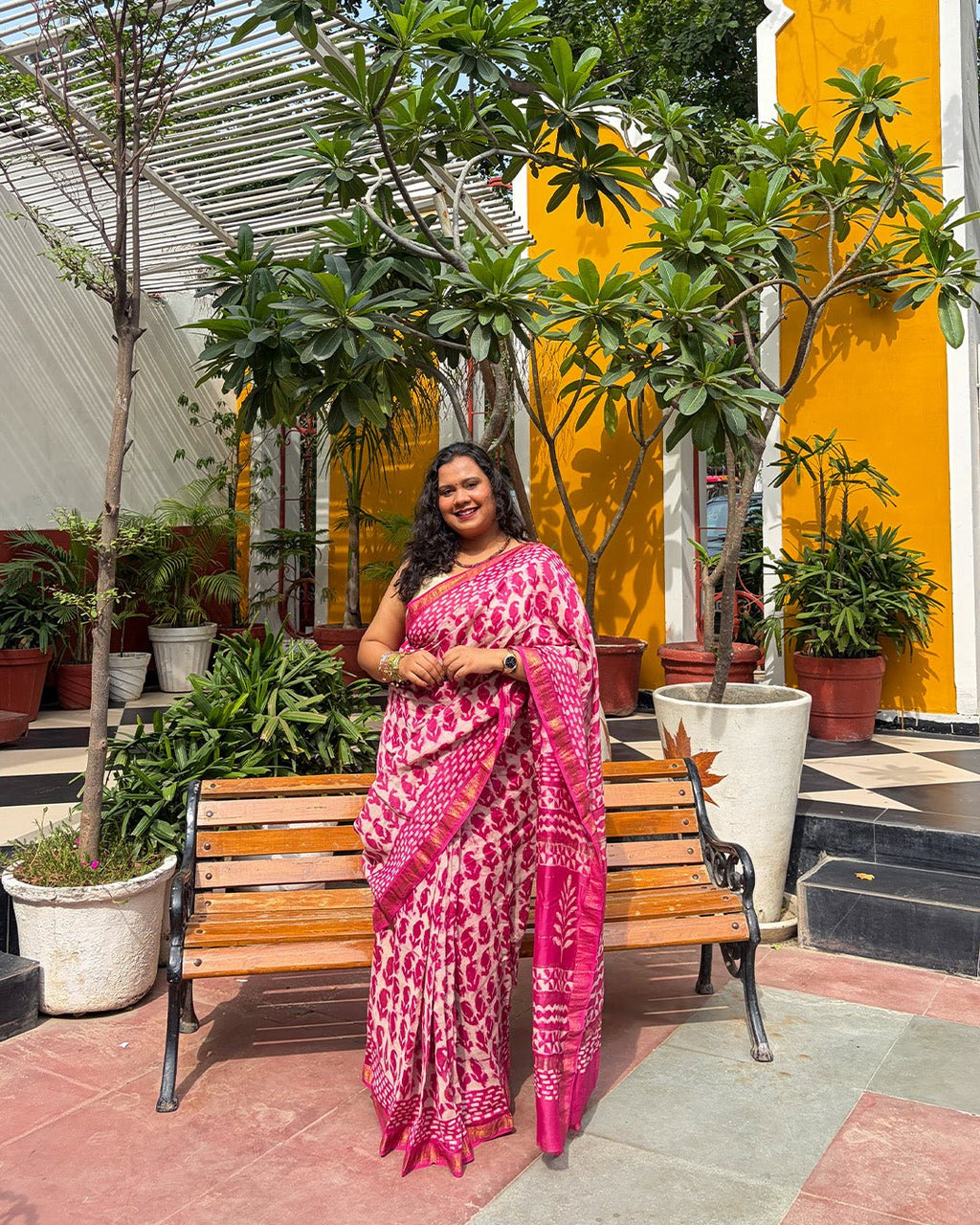 Model wearing the pink and white block-print handwoven Maheshwari saree by House of Ojasvi.